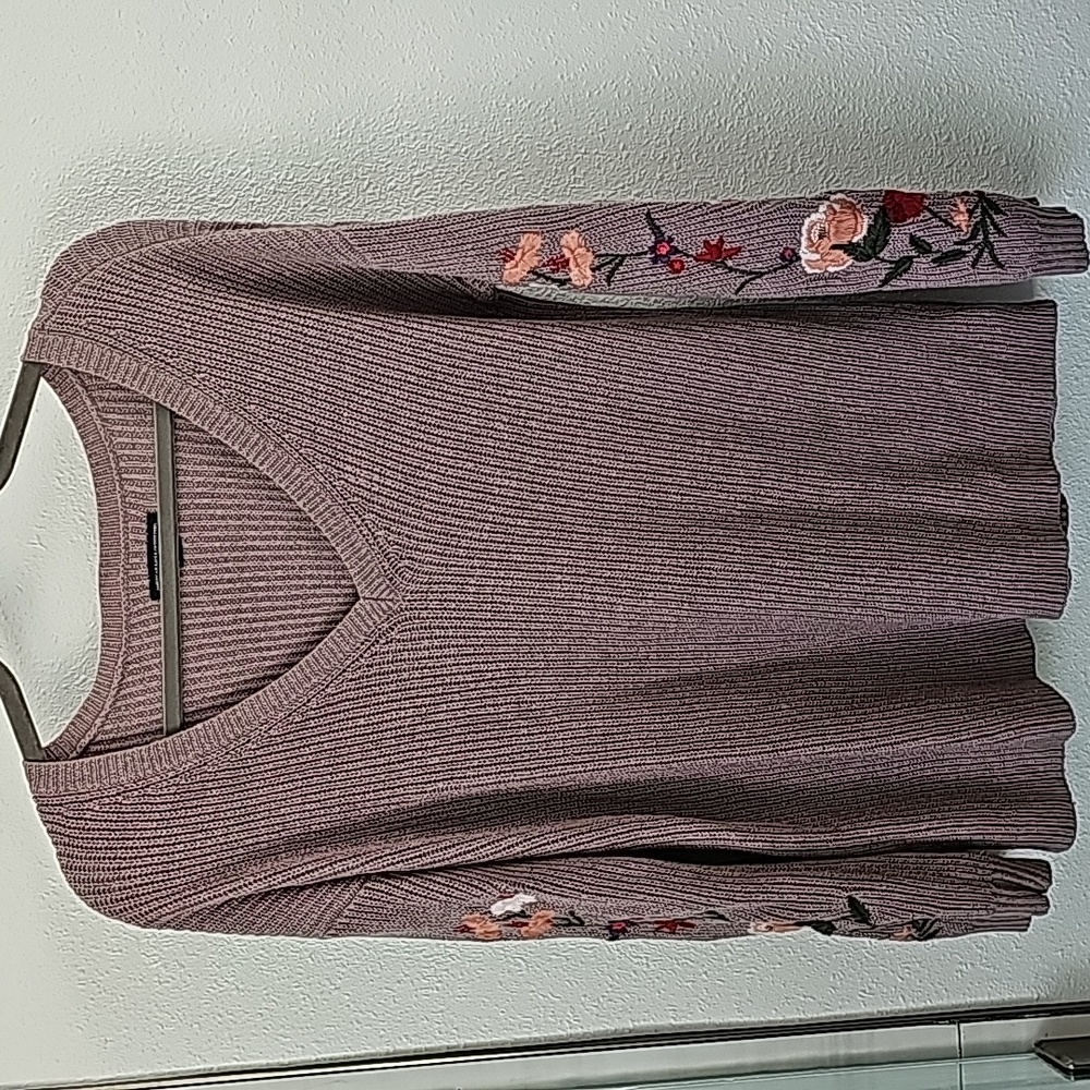 American Eagle | embroidered floral sweater